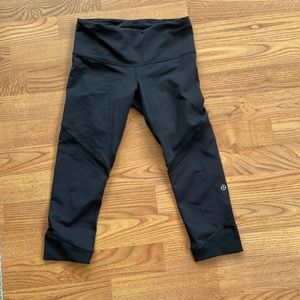 Black lululemon capri leggings